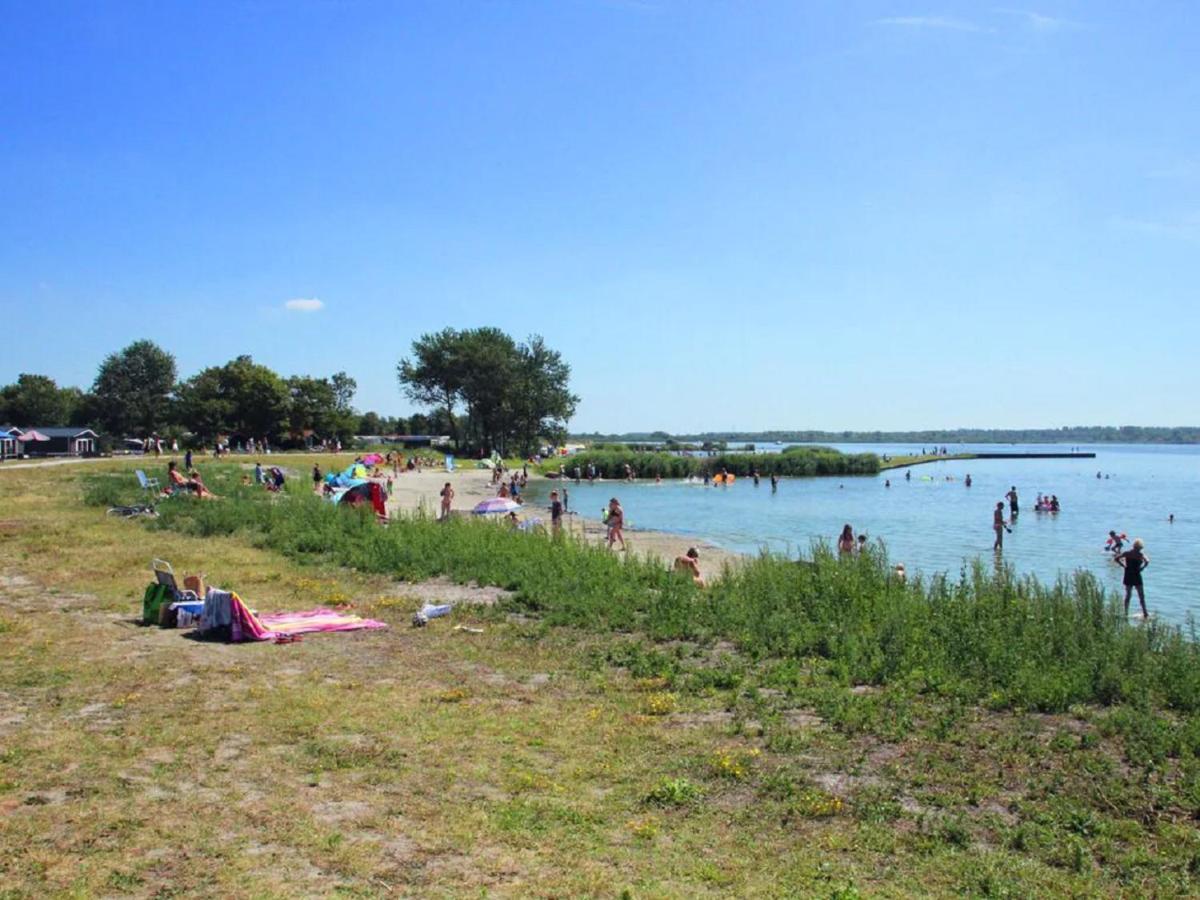 Chalet Op Camping Lauwersoog Met 3 Slaapkamers En Vaatwasser - Joycasa Екстериор снимка